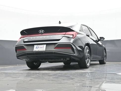 Used 2025 Hyundai Elantra SEL FWD image 46