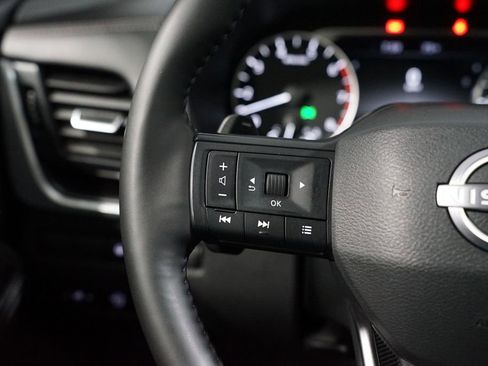 Used 2025 Nissan Rogue SV w/ SV Premium Package FWD image 14