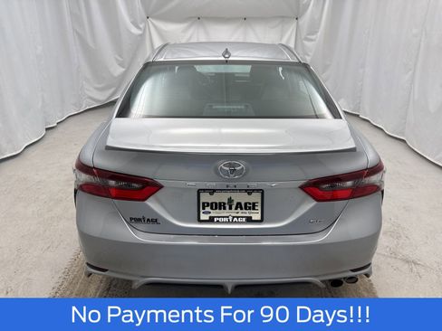 Used 2023 Toyota Camry SE image 4