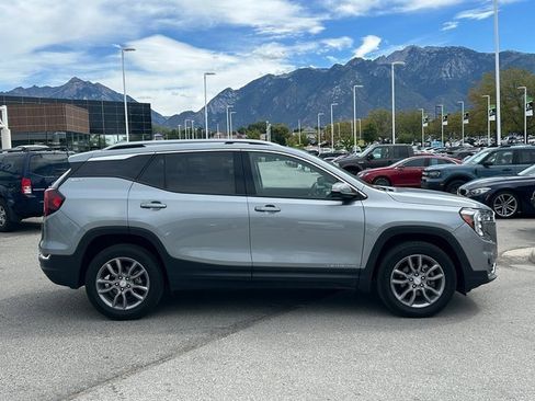 Used 2024 GMC Terrain SLT image 2