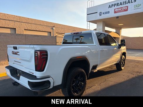 Used 2025 GMC Sierra 2500 AT4 AWD/4WD image 4