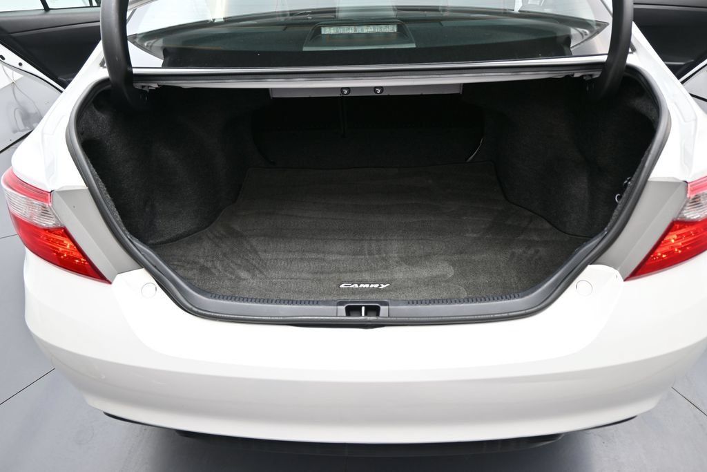 Used 2017 Toyota Camry SE FWD image 21