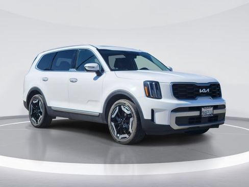 Certified 2023 Kia Telluride S w/ S Sunroof Package AWD/4WD image 1