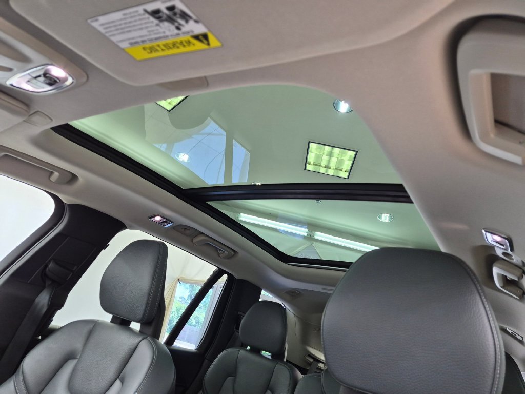 Used 2020 Volvo XC90 T6 Momentum w/ Protection Package AWD/4WD image 16
