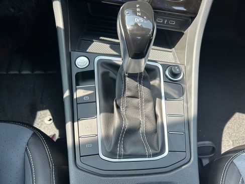 Used 2025 Volkswagen Jetta SE w/ Sunroof Package image 47