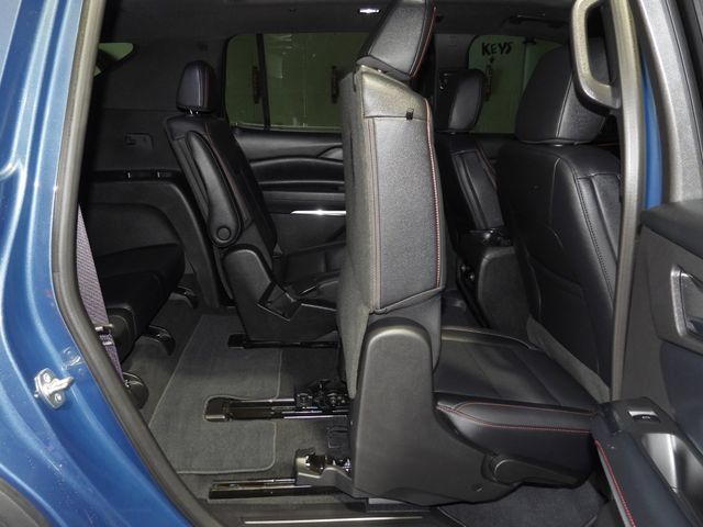 Used 2025 Chevrolet Traverse Z71 w/ Driver Confidence Package AWD/4WD image 49