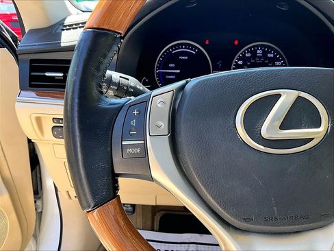 Used 2015 Lexus ES 300h w/ Navigation System Package FWD image 16