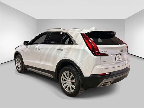 Used 2023 Cadillac XT4 Premium Luxury image 3