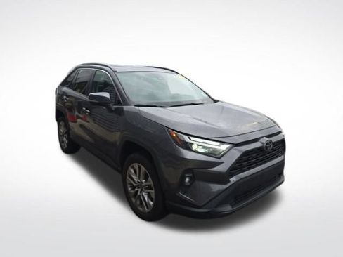 Used 2023 Toyota RAV4 XLE Premium image 4