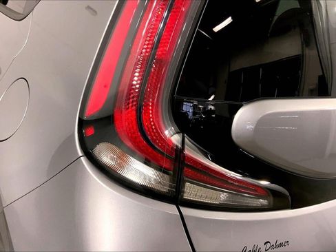 Certified 2025 Kia Soul LX w/ LX Technology Package FWD image 27