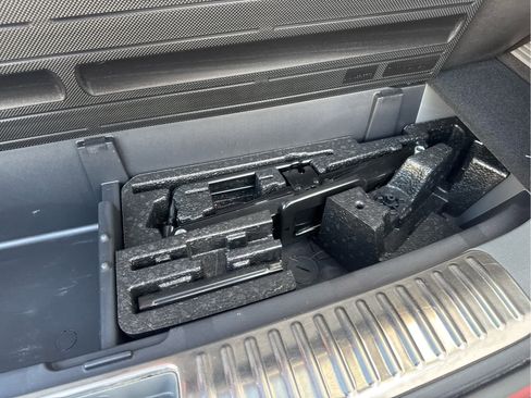 Used 2017 Kia Sorento SX image 40