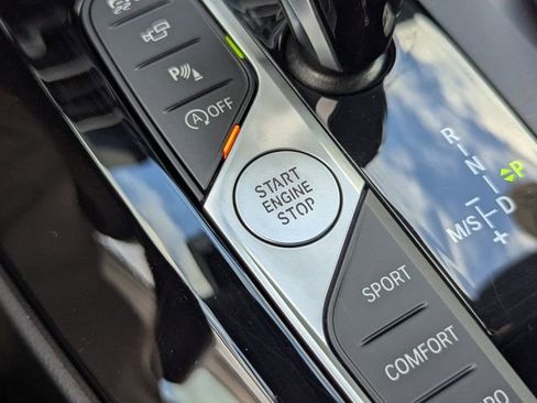 Certified 2025 BMW X4 xDrive30i image 33