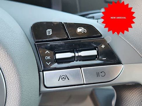 Used 2025 Hyundai Elantra SE image 16