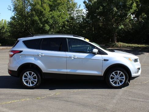 Used 2018 Ford Escape SE w/ Ford Safe & Smart Package AWD/4WD image 5