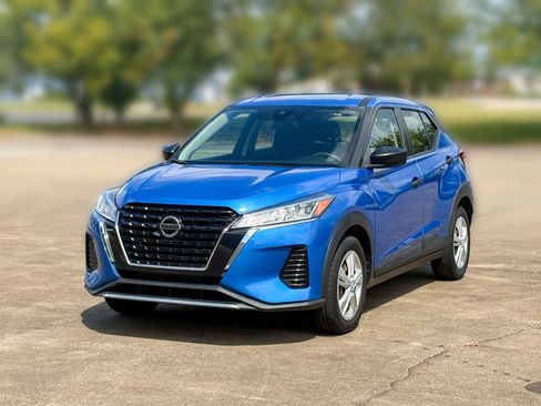 Used 2021 Nissan Kicks S FWD image 4