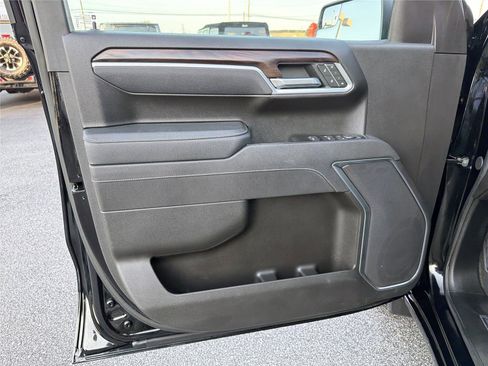 Used 2025 GMC Sierra 1500 SLT AWD/4WD image 8