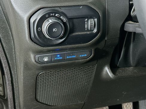 Used 2023 Jeep Wrangler Unlimited Sahara AWD/4WD image 16