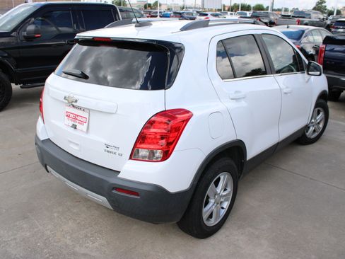 Used 2016 Chevrolet Trax LT w/ LT Sun and Sound Package FWD image 10