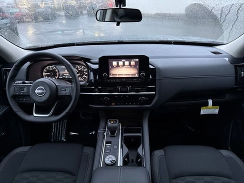 New 2025 Nissan Pathfinder SV w/ SV Premium Package image 14