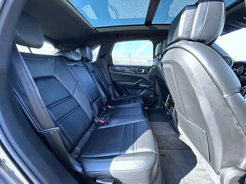 Used 2021 Porsche Cayenne AWD/4WD image 19