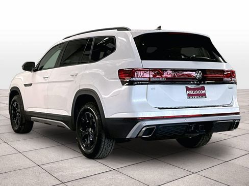 New 2026 Volkswagen Atlas Peak Edition image 3