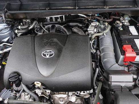 Used 2021 Toyota Highlander Platinum image 28