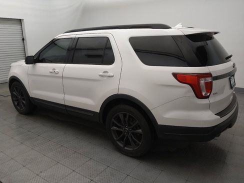 Used 2018 Ford Explorer XLT w/ Equipment Group 202A FWD image 3
