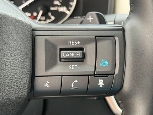 Used 2025 Nissan Rogue SV FWD image 27