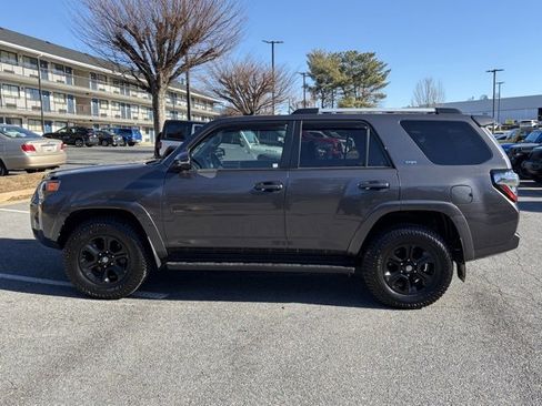 Used 2020 Toyota 4Runner SR5 Premium image 4
