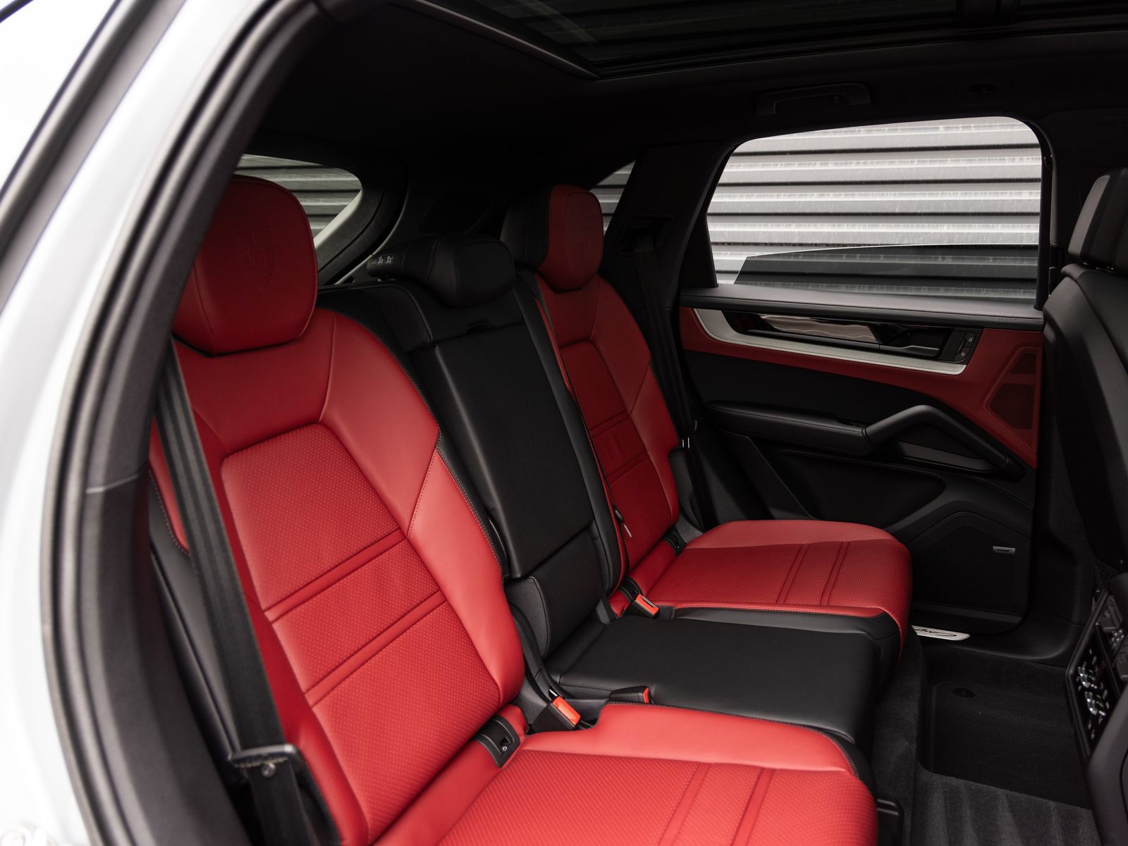 Certified 2026 Porsche Cayenne AWD/4WD image 30