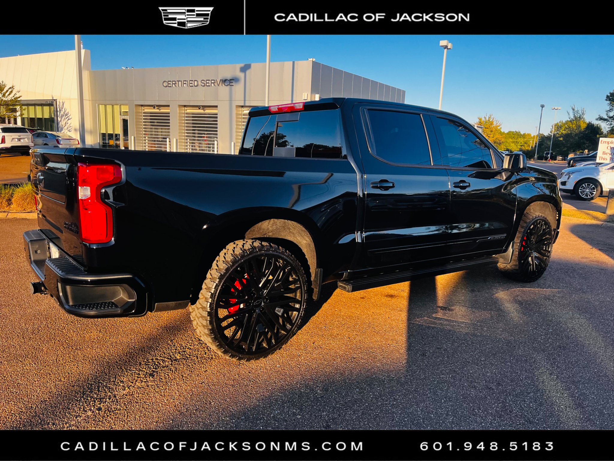 Used 2025 Chevrolet Silverado 1500 High Country w/ Midnight Edition AWD/4WD image 4