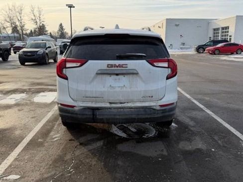 Used 2022 GMC Terrain AT4 image 10