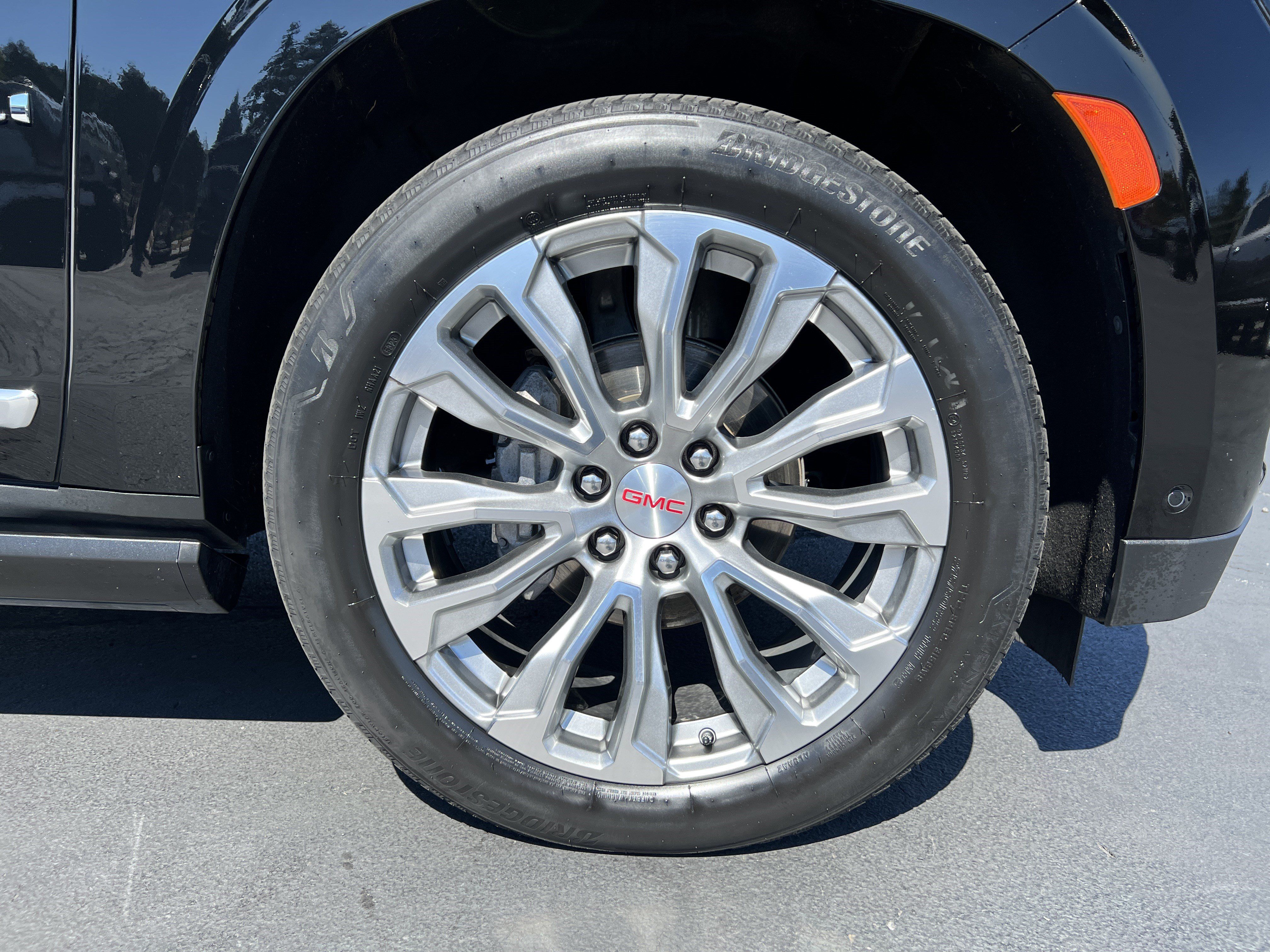 Used 2024 GMC Yukon Denali w/ Denali Reserve Package AWD/4WD image 12