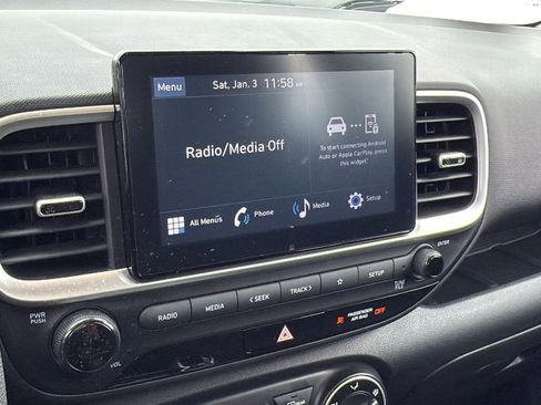 Used 2023 Hyundai Venue SE image 15