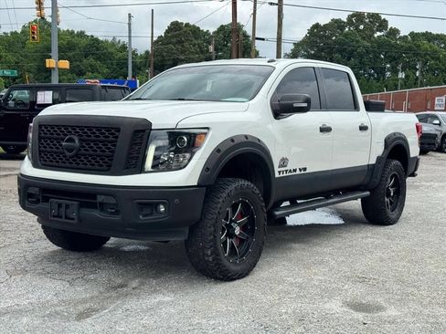 Used 2019 Nissan Titan SV w/ SV Convenience Package AWD/4WD image 7