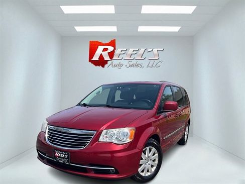 Used 2014 Chrysler Town & Country Touring image 1