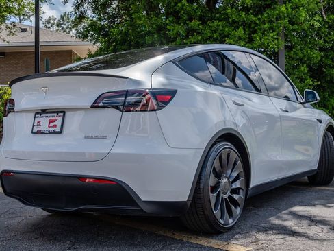 Used 2024 Tesla Model Y Performance AWD/4WD image 27