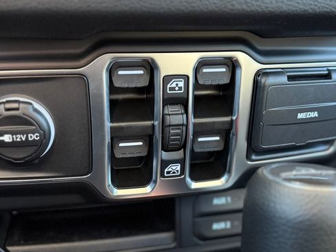 New 2026 Jeep Gladiator Sport AWD/4WD image 17