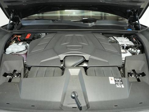 New 2025 Porsche Cayenne E-Hybrid AWD/4WD image 30