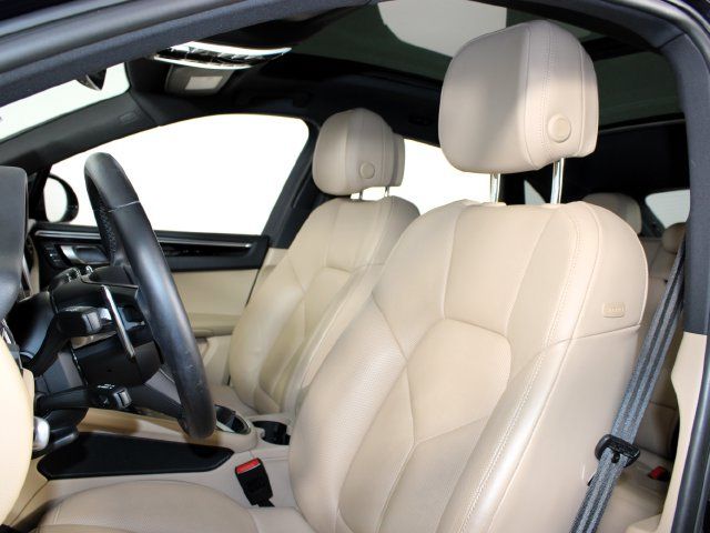 Certified 2023 Porsche Macan AWD/4WD image 20