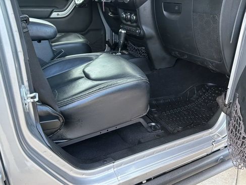 Used 2016 Jeep Wrangler Unlimited Rubicon image 92