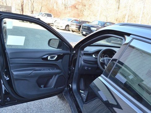 New 2026 Jeep Compass Latitude image 12