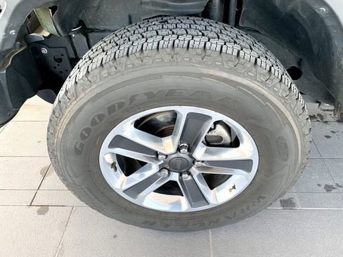 Used 2020 Jeep Wrangler Unlimited Sahara image 9