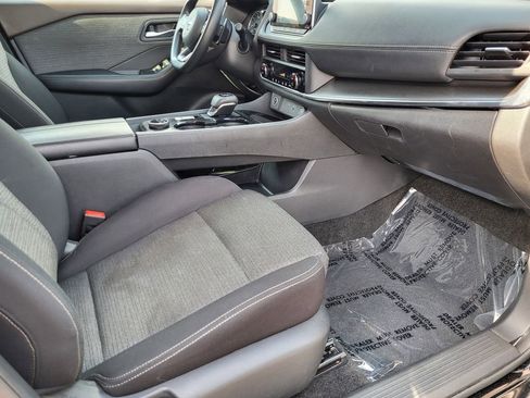 Used 2023 Nissan Rogue SV image 17