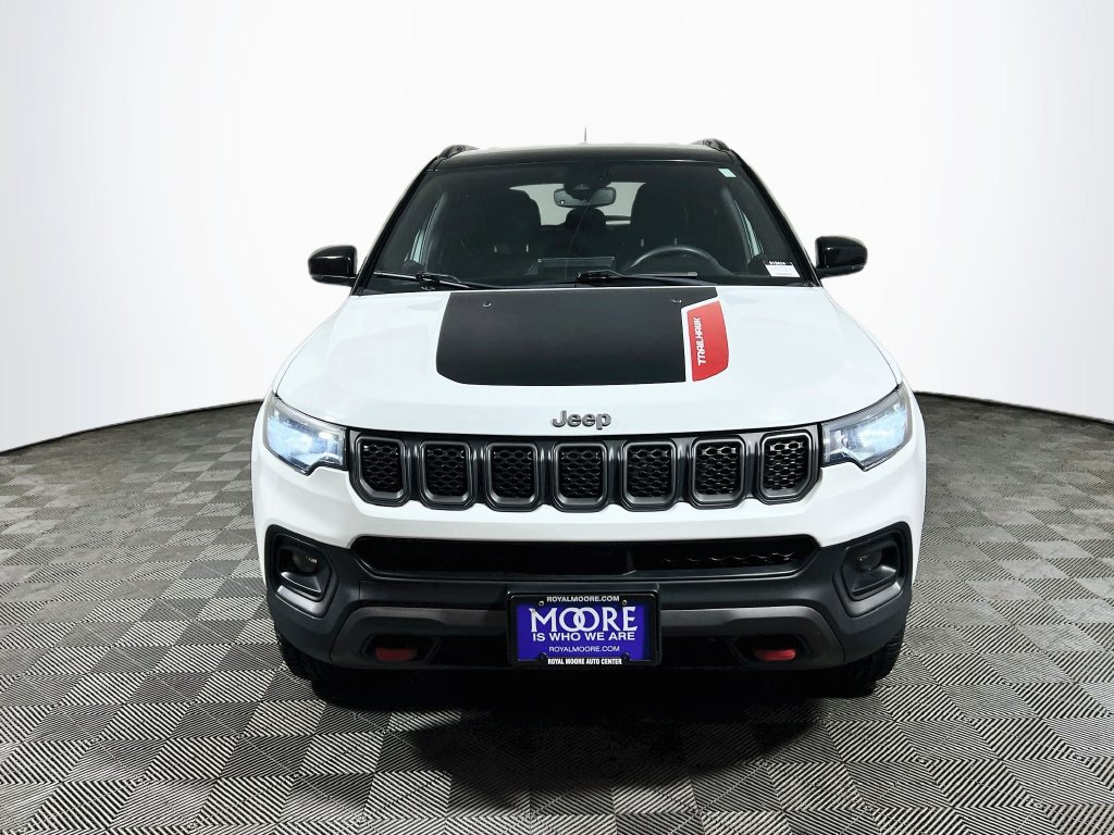 Used 2024 Jeep Compass Trailhawk AWD/4WD image 2