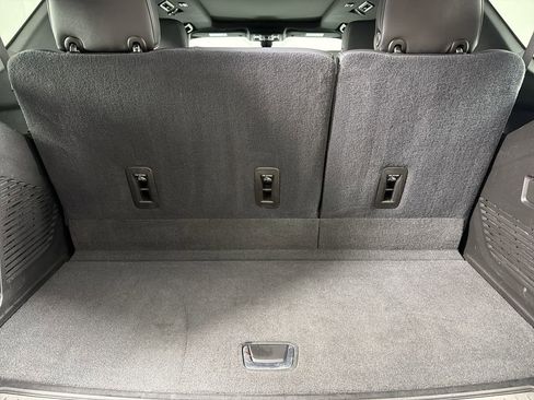 Used 2021 Chevrolet Tahoe Premier w/ Premium Package image 17