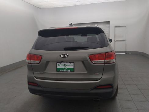 Used 2018 Kia Sorento FWD image 7