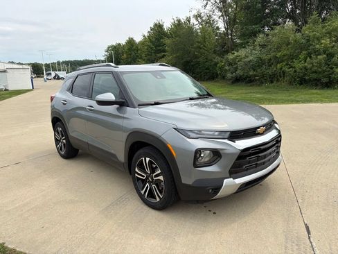 Used 2023 Chevrolet TrailBlazer LT FWD image 11
