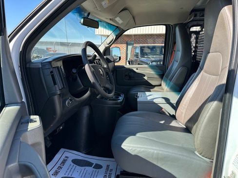 Used 2015 Chevrolet Express 2500 image 25