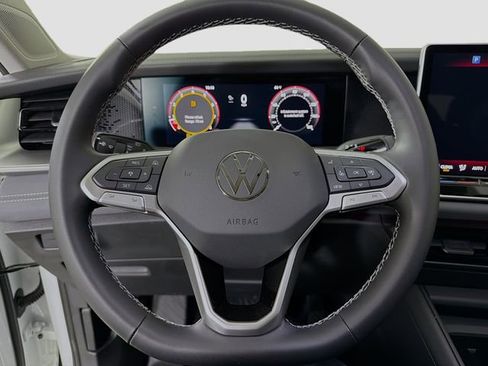 New 2026 Volkswagen Tiguan SE FWD image 12
